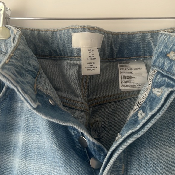 H&M Straight Leg Lightwash Denim - Picture 3 of 3